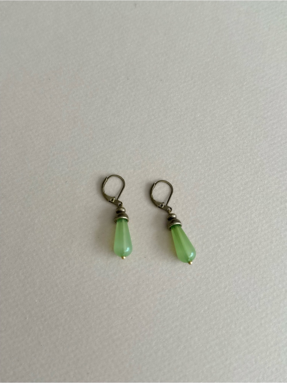 Green Teardrop Dangle Earrings M1846 - Picture 3 of 4